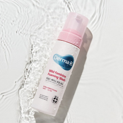 Слабокислотная очищающая пенка для интимной гигиены Derma:B Mild Feminine Foaming Wash 200 мл