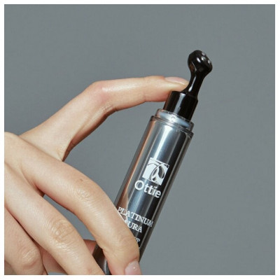 Крем для век с платиной и экстрактом черной икры Ottie Platinum Aura Roll-Up Eye Cream 15 мл